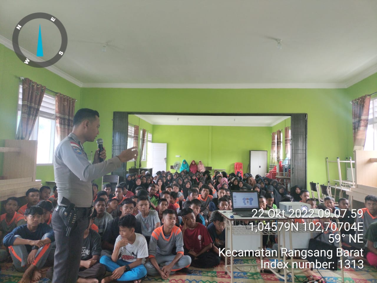 Polsek Rangsang Barat Gelar Sosialisasi Bahaya Bullying dan Narkoba kepada Siswa di SMPN 1 Desa Lema
