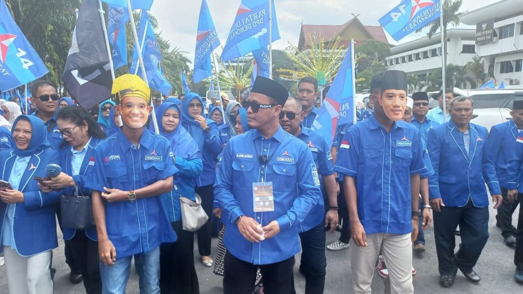 Pelepasan Pendaftaran Bacaleg Demokrat Riau ke KPU Dilepas Dua Mantan Gubri