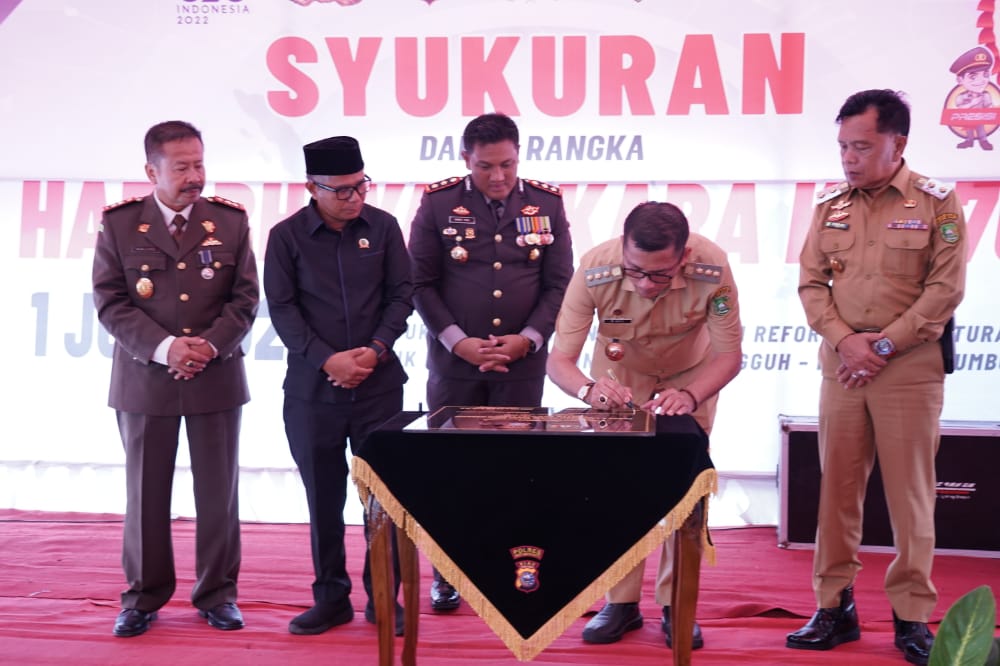 Bupati HM Adil Ikut Meriahkan Hari Bhayangkara Ke-76 Bersama Kapolres Meranti
