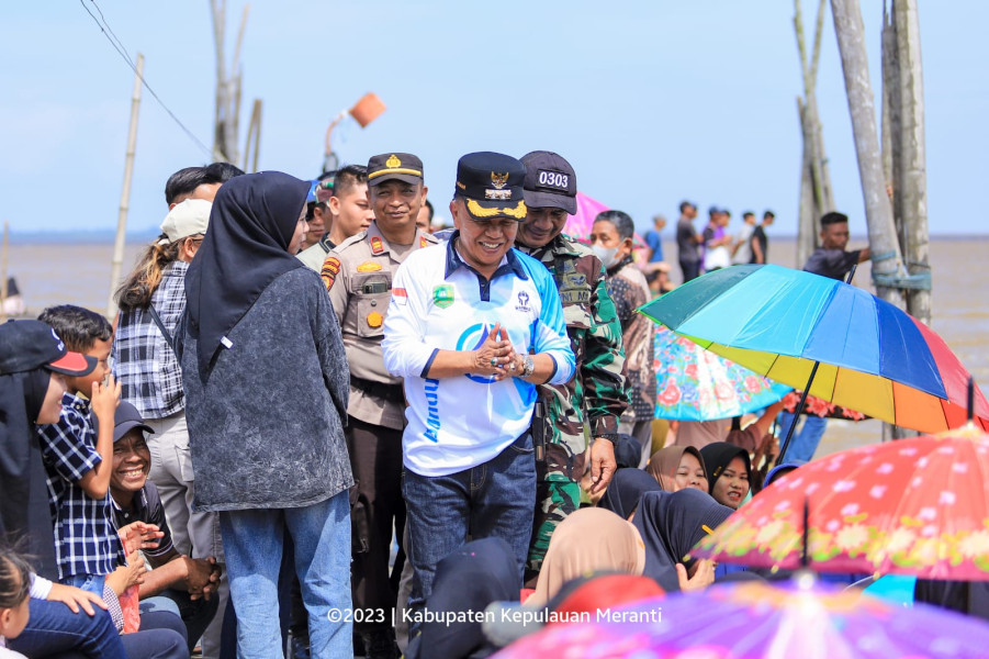 Plt Bupati Asmar Resmikan Lomba Pacu Sampan Layar