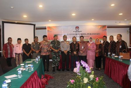 KPU Kota Pekanbaru Gelar Media Gathering di Hotel Pangeran