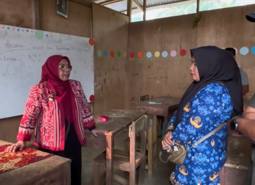 Marahi Guru yang Viralkan Kondisi Sekolah Berdinding Triplek, Wabup Kampar Dikecam