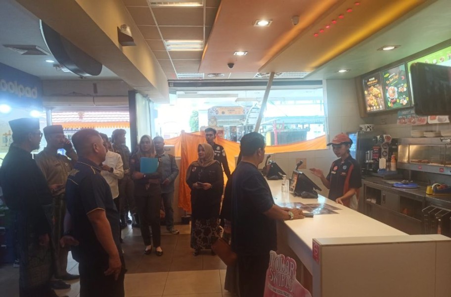 Satpol PP Pekanbaru Turun Awasi Rumah Makan dan Restoran Buka Siang Hari di Mal Pekanbaru