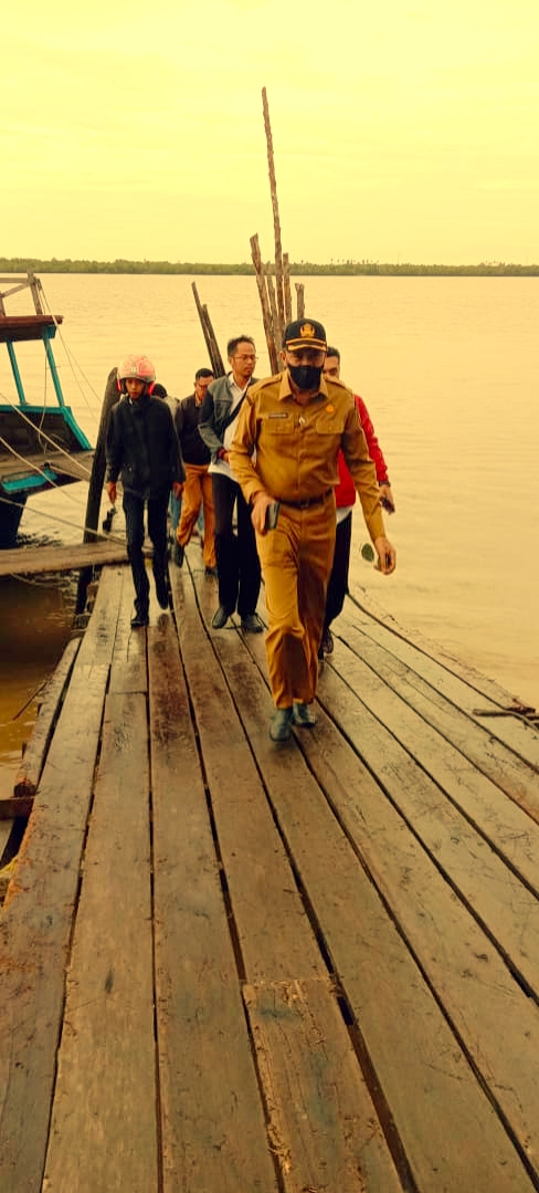 Kepala UPT Samsat Selatpanjang Sudirman Aladin Rose, 