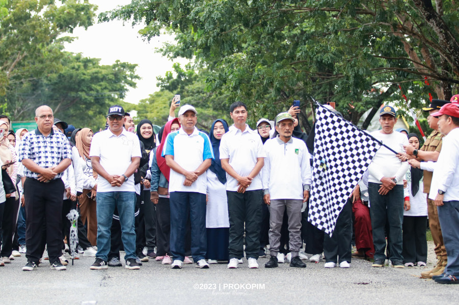 Ratusan ASN dan Non ASN Ramaikan Jalan Sehat HUT Korpri ke-52