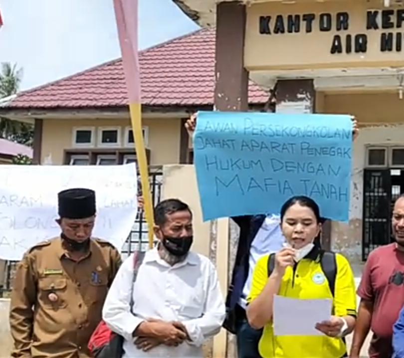 Kirim Berita Penderitaan Suaminya di Group WA APKASINDO, Istri Petani Sawit ini Justru Ditegur