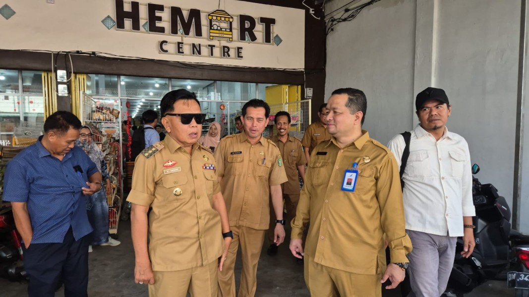 Jelang Lebaran, Bupati Asmar dan BBPOM Pekanbaru Sidak Minimarket di Meranti, Pastikan Produk Aman Dikonsumsi