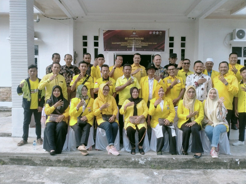 SYAH Golkar Meranti Antarkan Berkas Bacaleg di KPU Meranti Target Tujuh Kursi Iskandar Calon Bupati