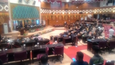 Paripurna DPRD Riau Lakukan Rolling Komisi Dan Alat Kelengkapan Dewan