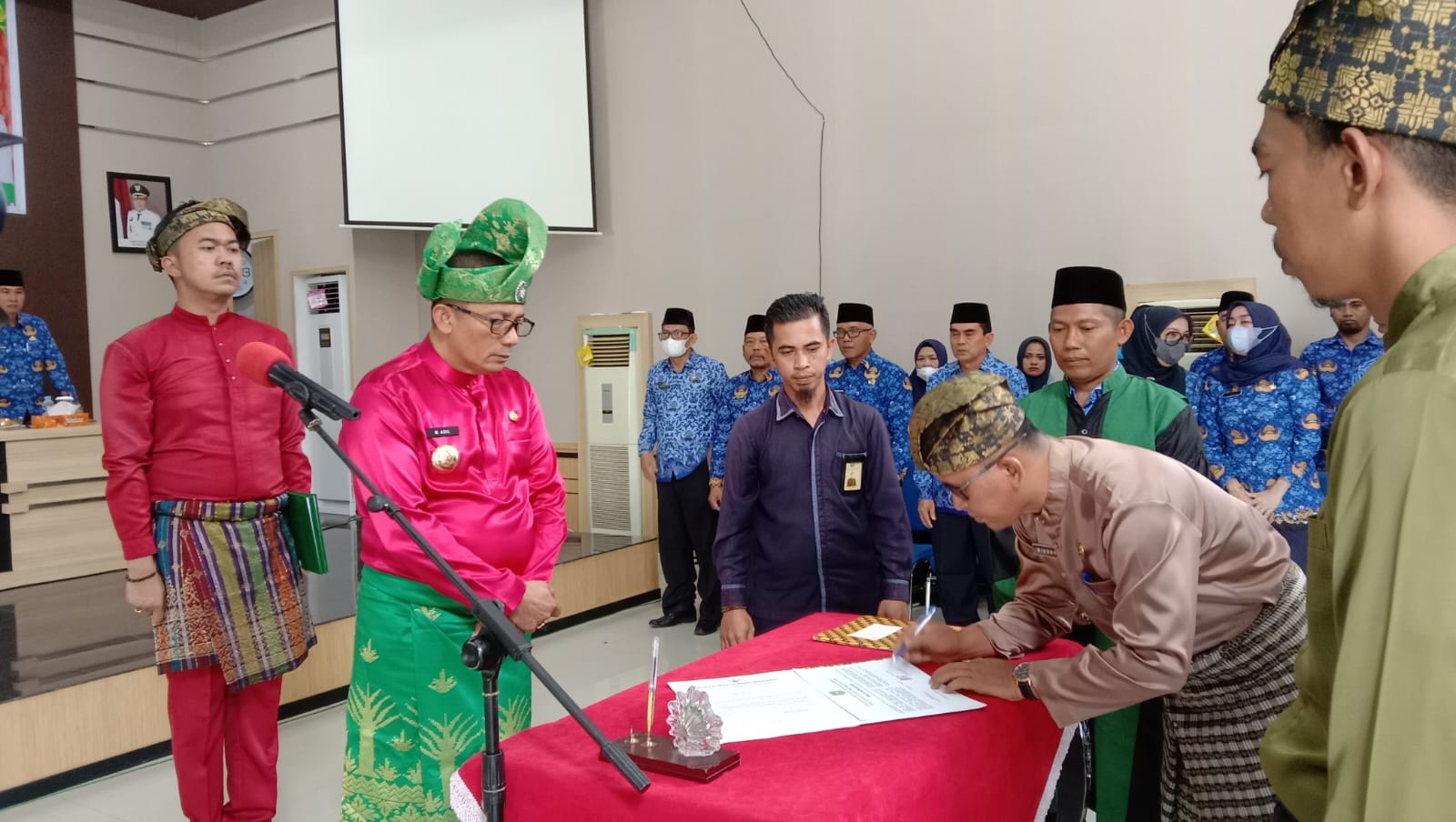 Pelantikan Pejabat, Bupati HM Adil Minta Lakukan Pekerjaan dengan Serius dan Inovatif