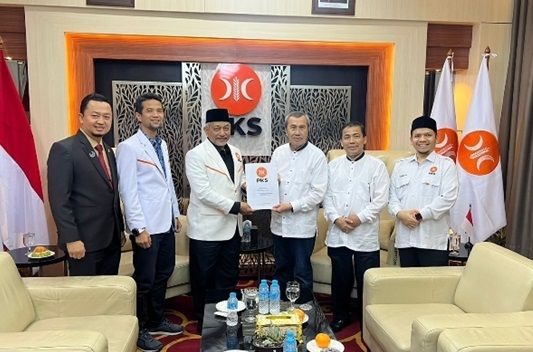 PKS Akhirnya Melabuhkan Pilihan ke Syamsuar - Mawardi Saleh