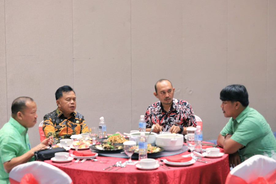 Ikuti RUPSLB BRK Syariah Plt Bupati H.Asmar