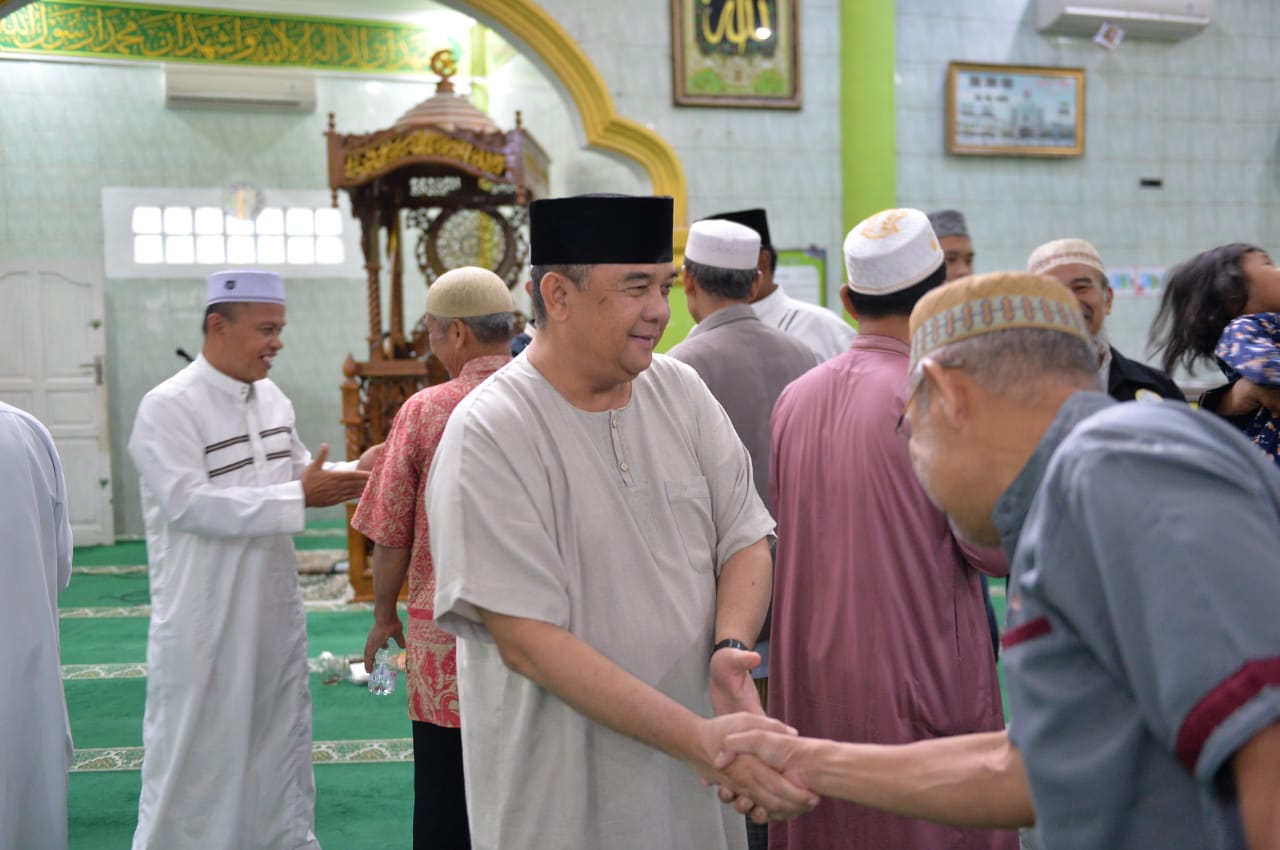 Wagubri Berikan Tausiah Agama di Masjid Al Rahmat Parid Indah Pekanbaru.
