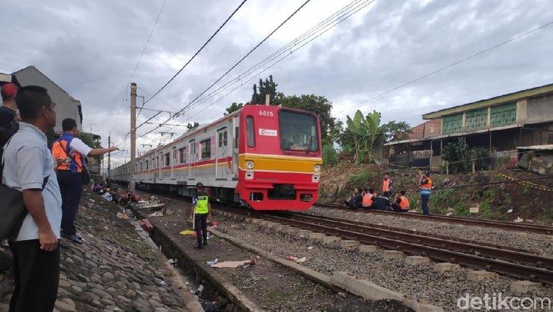 Lumpuh Sejak Kemarin, Jalur Jakarta-Bogor Akhirnya Dilintasi KRL Lagi