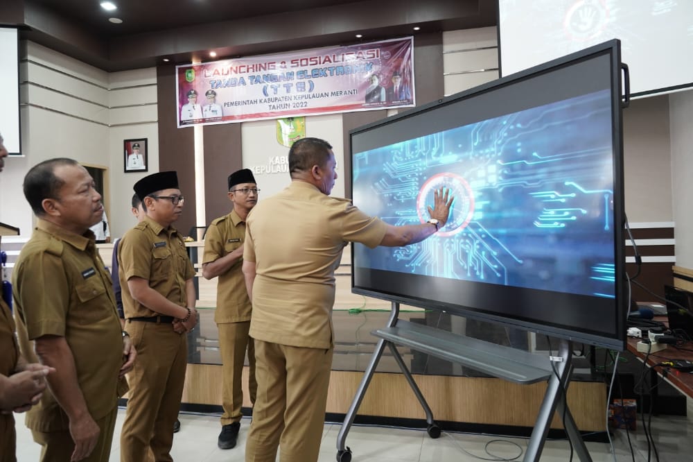 Bupati Meranti HM Adil Launching & Sosialisasi Tanda Tangan Elektronik Rangka Menuju Smart City.