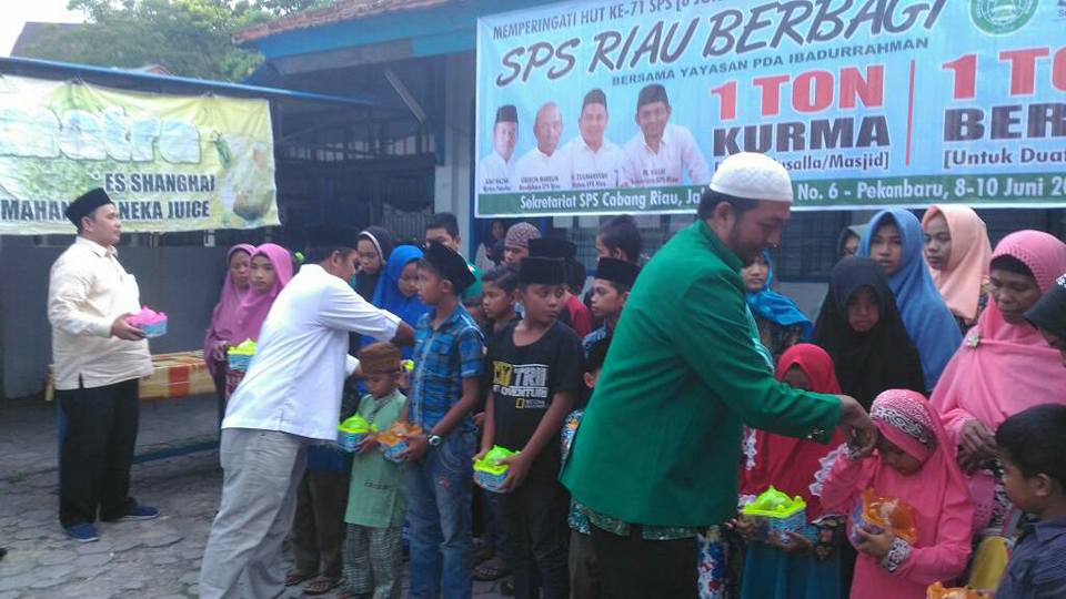 Peringati HUT ke-71 SPS Riau Bagikan 1 Ton Kurma & Beras