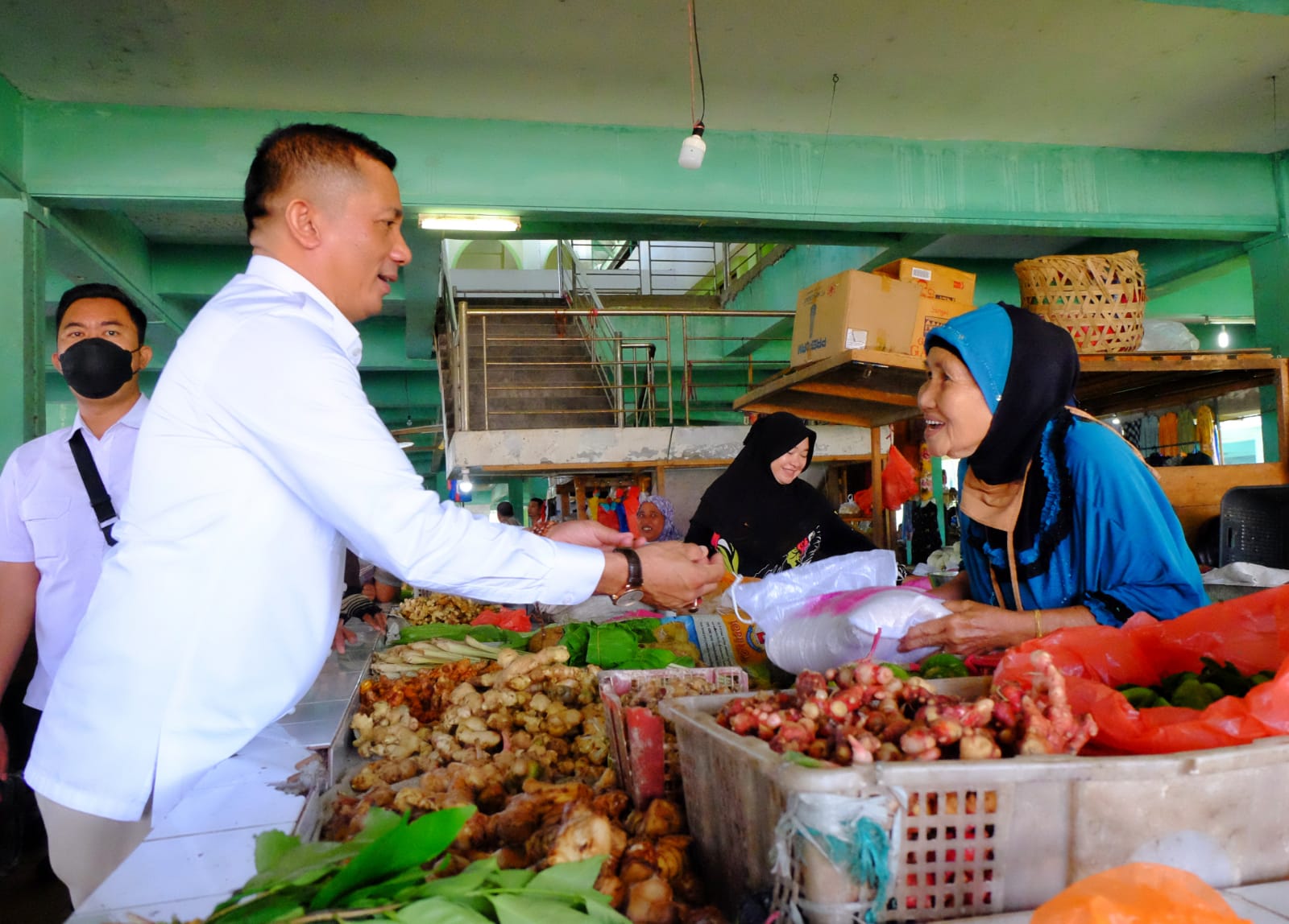 Pemkab Salurkan Ribuan Paket Sembako Ramadan