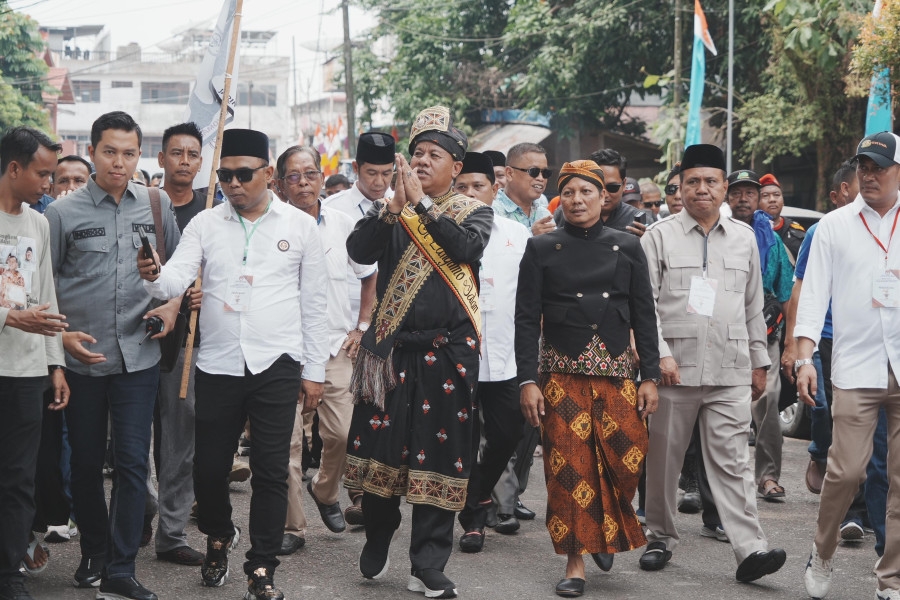 Inisiator Barisan Suhardiman Amby (BISA) Rocky Ramadani  hadir mengantarkan pasangan calon Suhardiman-Muklisin ke KPU Kuansing