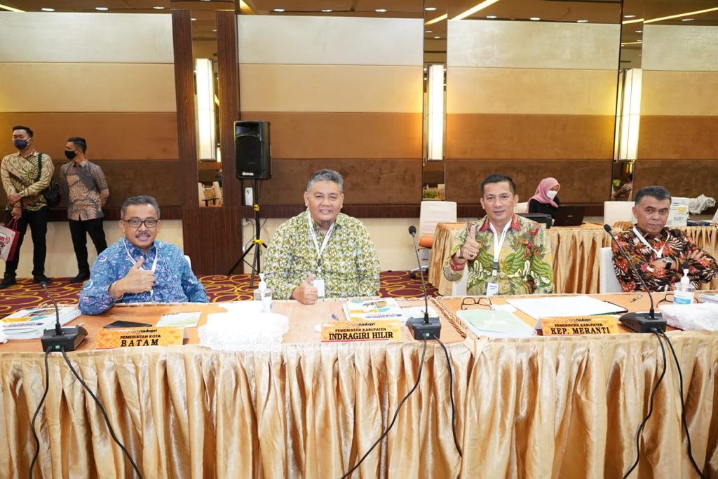 Bupati Adil Ikuti Rapat Pemegang Saham di Bank Riau Kepri