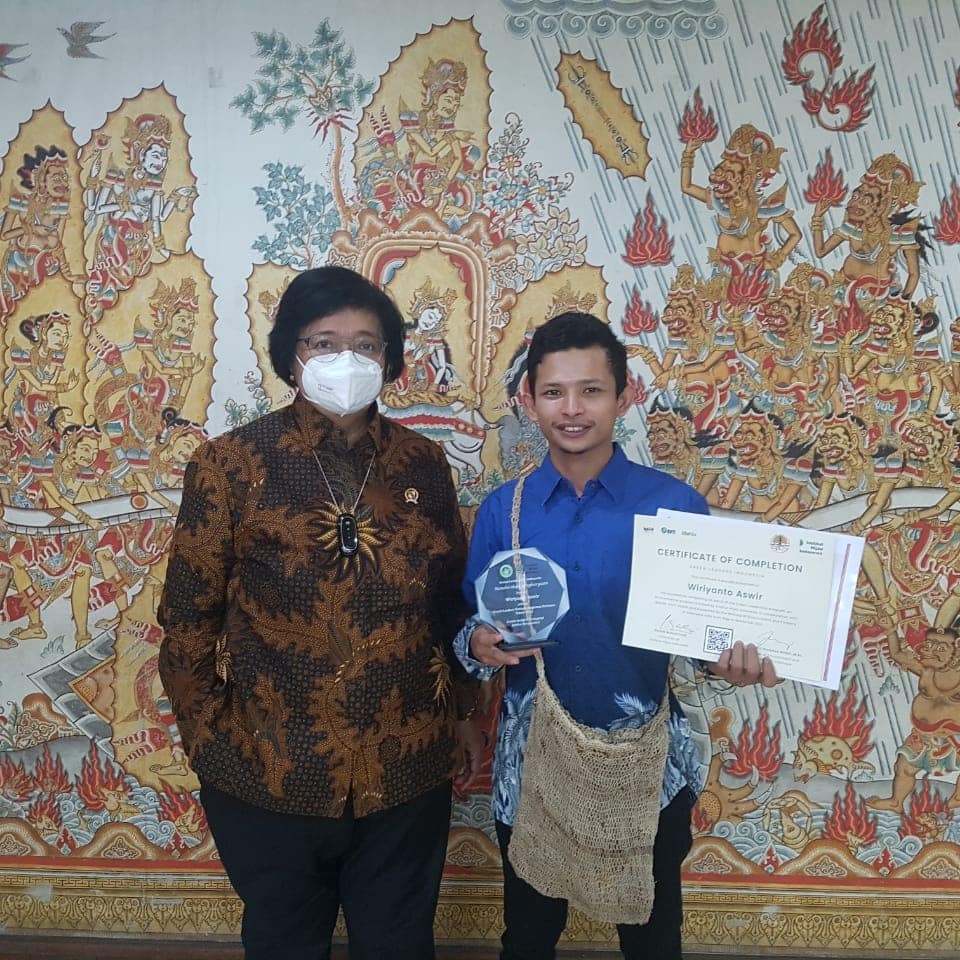 Wiriyanto  Aswir menjadi pembedah buku yang ditaja oleh Green Leader Indonesia.