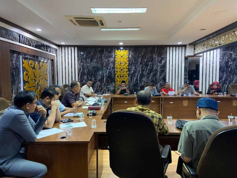 DPRD Pekanbaru RDP dengan Alfamart, Temukan Beragam Kejanggalan Perizinan hingga 100 Gerai tak Terdaftar