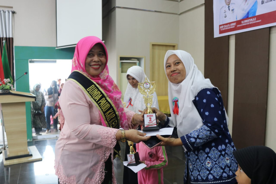 Hadiri HUT Himpaudi, Hj. Ismiatun Minta Gaji Guru PAUD Diperhatikan