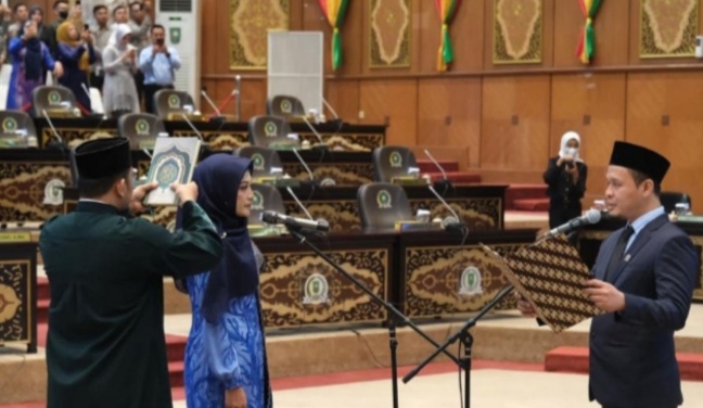 Yuliawati Resmi Dilantik Jadi Anggota DPRD Riau