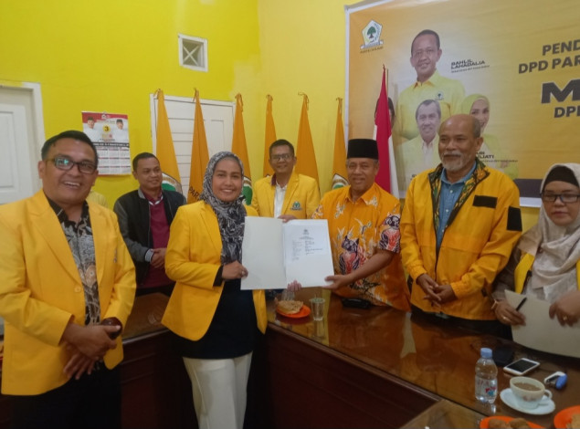 Musda Golkar Riau Ditunda, Karmila Santai