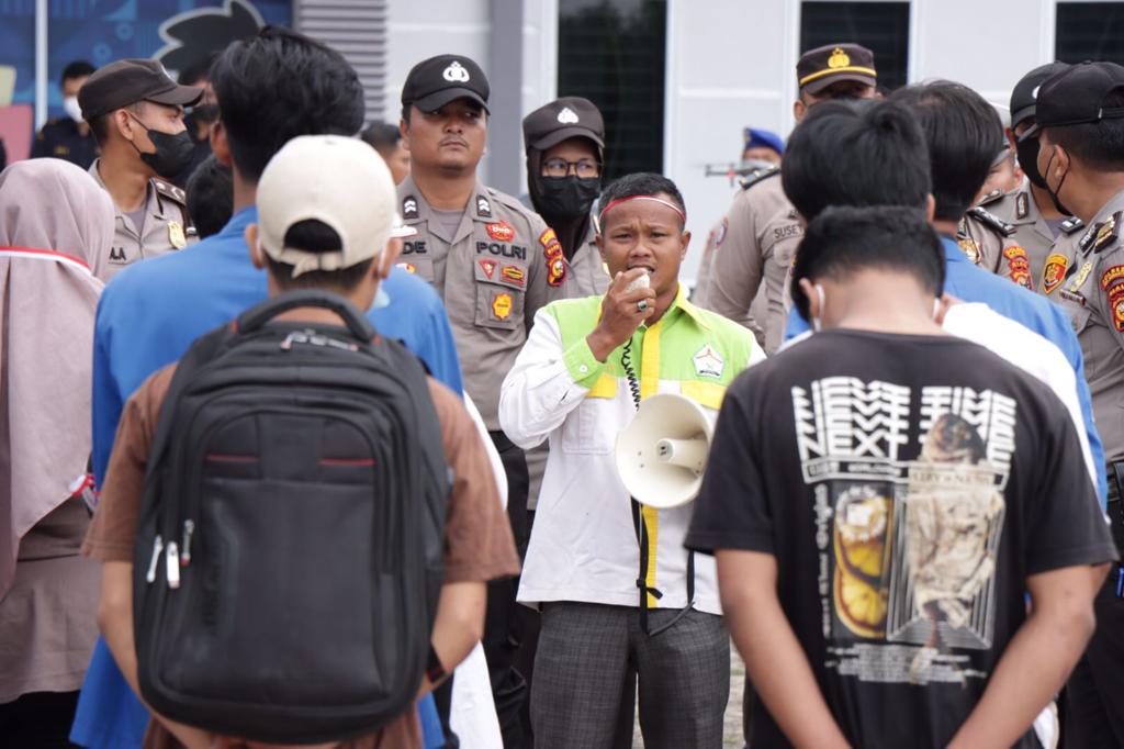 LM2R Riau dan PMII Meranti Gelar Aksi, Datangi Kantor Beacukai Bantu Selatpanjang.