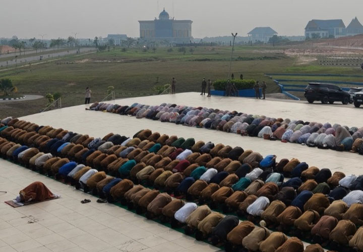 Kabut Asap Masih Selimuti Pekanbaru, Pemko Kembali Gelar Salat Istisqa