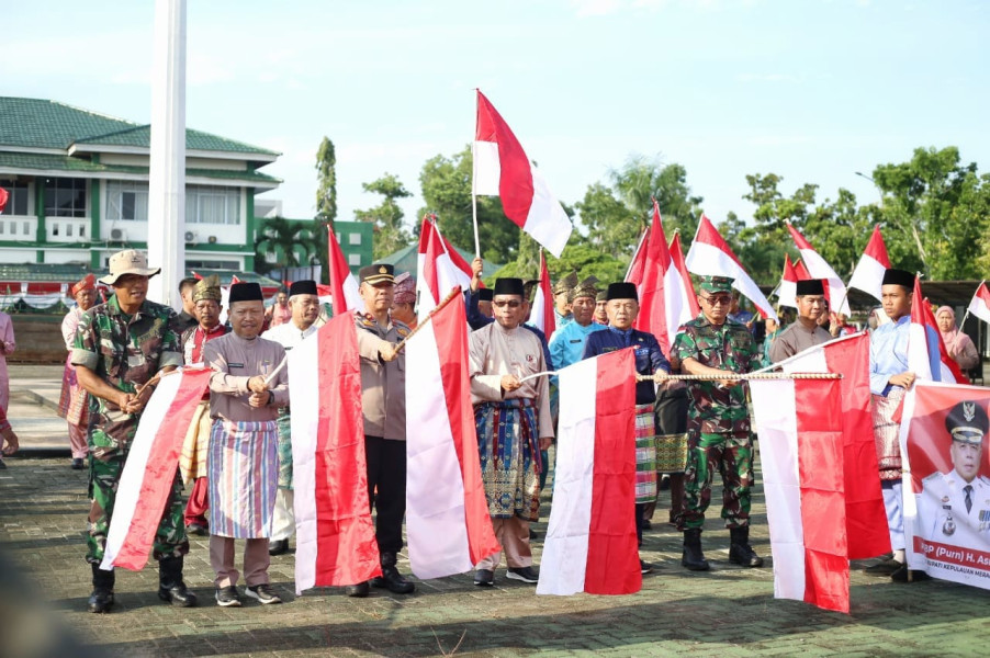 Luncurkan Gerakan Nasional 10 Juta Bendera Merah Putih Sekaligus Lepas Pawai Gebyar Merah Putih