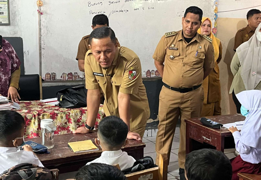 Walikota Pekanbaru Agung Nugroho Pastikan Seragam Gratis SD-SMP Pekanbaru Segera Dibagikan