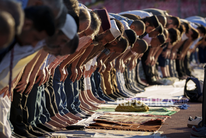 Sepuluh Kebaikan Sholat, Bikin Wajah Glowing Hingga Dilindungi dari Siksa Neraka