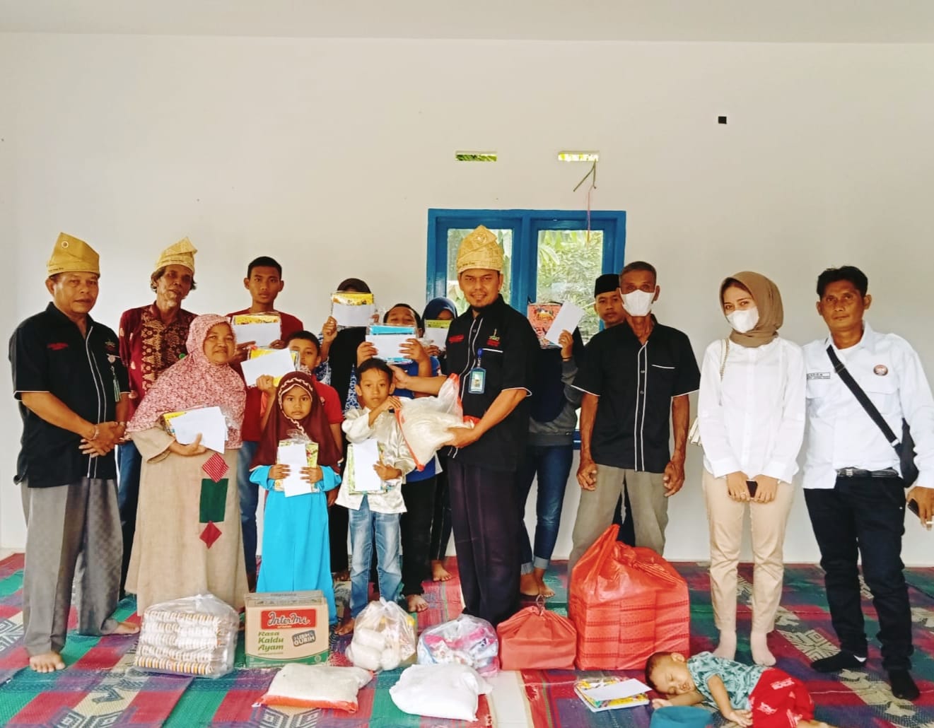 DPP LSM Peduli SDM & Gerai Young Riau Salurkan Santunan Ke Panti Asuhan Hikmah dan Anak Terlantar