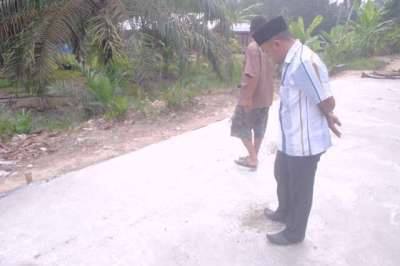 Semenisasi Jalan di Rimba Melintang Rohil Tak Sesuai Bestek