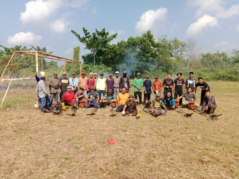 Pemdes Alahair Timur Gelar Goro di Lapangan Bola bersama Masyarakat