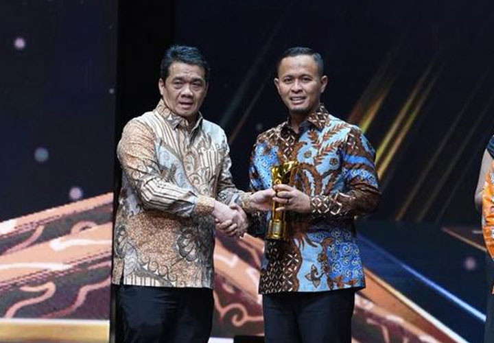 Agung Nugroho Raih Penghargaan Infrastruktur di Pemimpin Daerah Award 2026