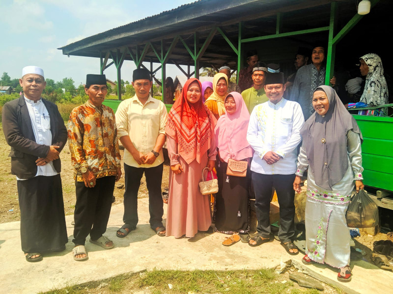 Caleg Provinsi Riau Sunarsih dan Caleg Kabupaten PDI Perjuangan Eri Saputra Hadiri Maulid Nabi di Kedaburapat