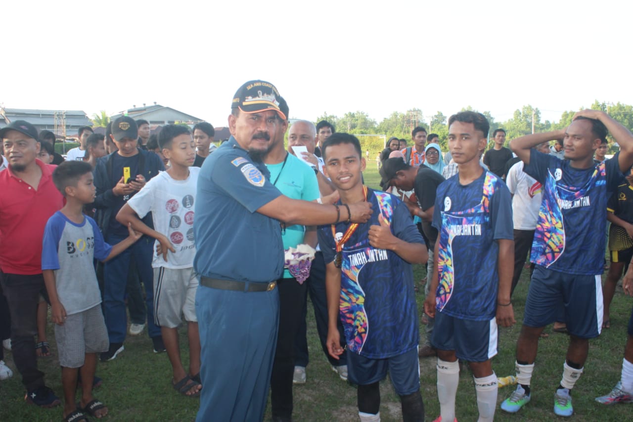 Turnamen Menebas Cup I Berahir Baskot FC Sukses Sebagai Juara.