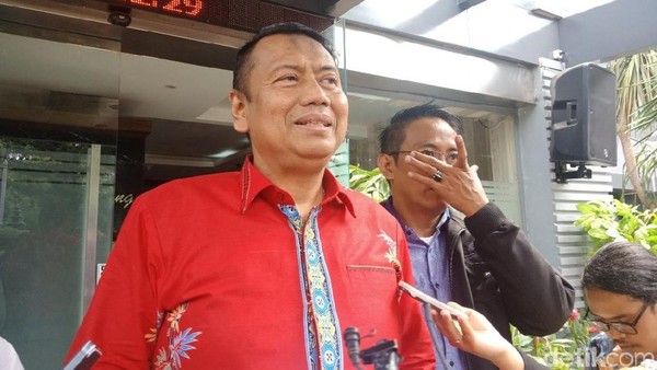 Politisi PDIP minta polisi tangkap sekda kampar