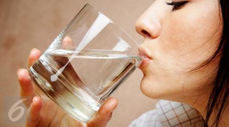 Tiga Waktu Paling Tepat untuk Minum Air Putih