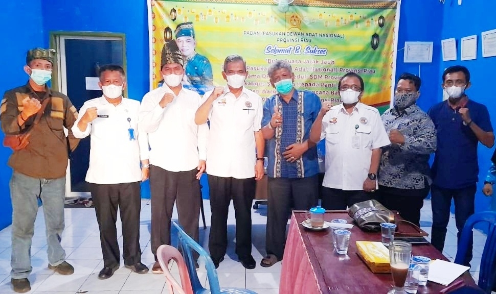 Pererat Silaturahmi Kadisdik DR Kamsol Lakukan Kunjungan ke Tokoh Masyarakat Panglima PADAN Riau