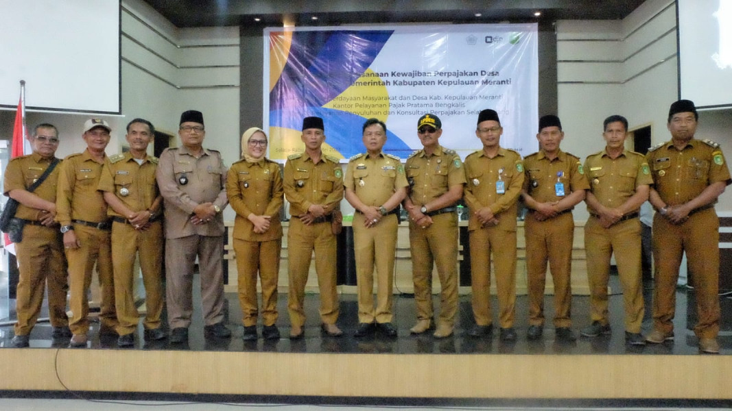 Sambil Halalbihalal, Plt. Bupati Ingatkan Kades Taat Pajak