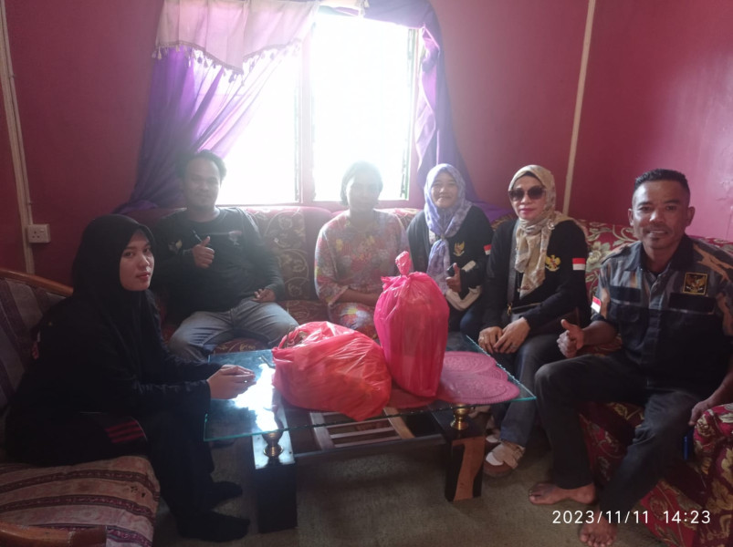 Ormas Pekat IB Kepulauan Meranti Salurkan Bantuan Kepada Warga Jalan Mangis Kota Selatpanjang
