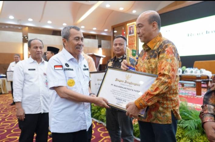 PT Riau Andalan Pulp and Paper Raih Penghargaan Riau Investment Award 2022
