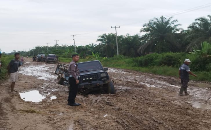 Dihadang Jalan Rusak, Polres Dumai Tak Gentar Sosialisasikan Pemilu Damai