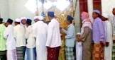Hukum Bersalaman Seusai Sholat Berjamaah