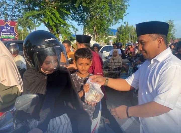 Isi Ramadan dengan Kepedulian, Lapas Kelas IIA Bengkalis Berbagi Takjil kepada Pengendara
