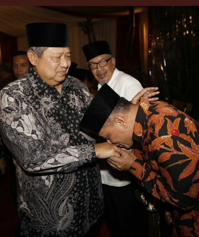 Gatot Nurmantyo Cium Tangan SBY, Ini Tafsir Politik Demokrat