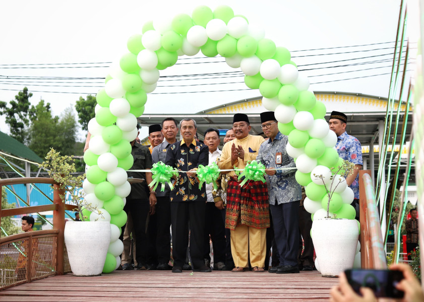 Plt Bupati Asmar Hadiri Peresmian Zona KHAS Riau Garden